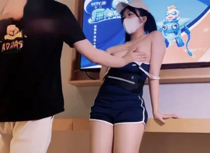 Người bán TV xinh đẹp gặp chàng khách hàng may mắn