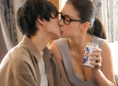 Chàng trai bị cắm sừng đau đớn được chị hàng xóm an ủi và quan tâm