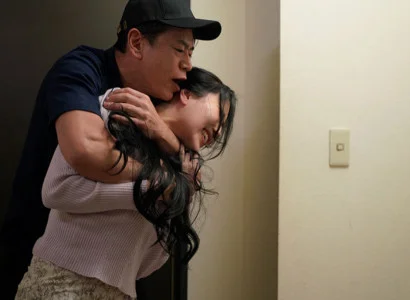 Nữ ca sĩ xinh đẹp bị fan hãm hiếp vì cơ thể quá gợi cảm